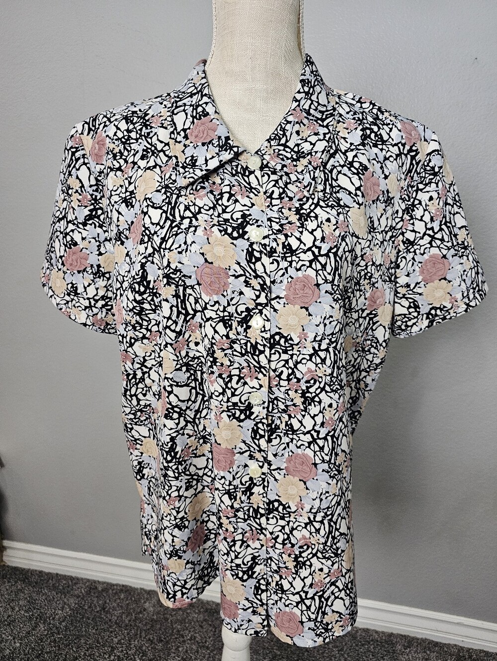 Vintage 80s Style Floral Button Up Short Sleeve Shirt